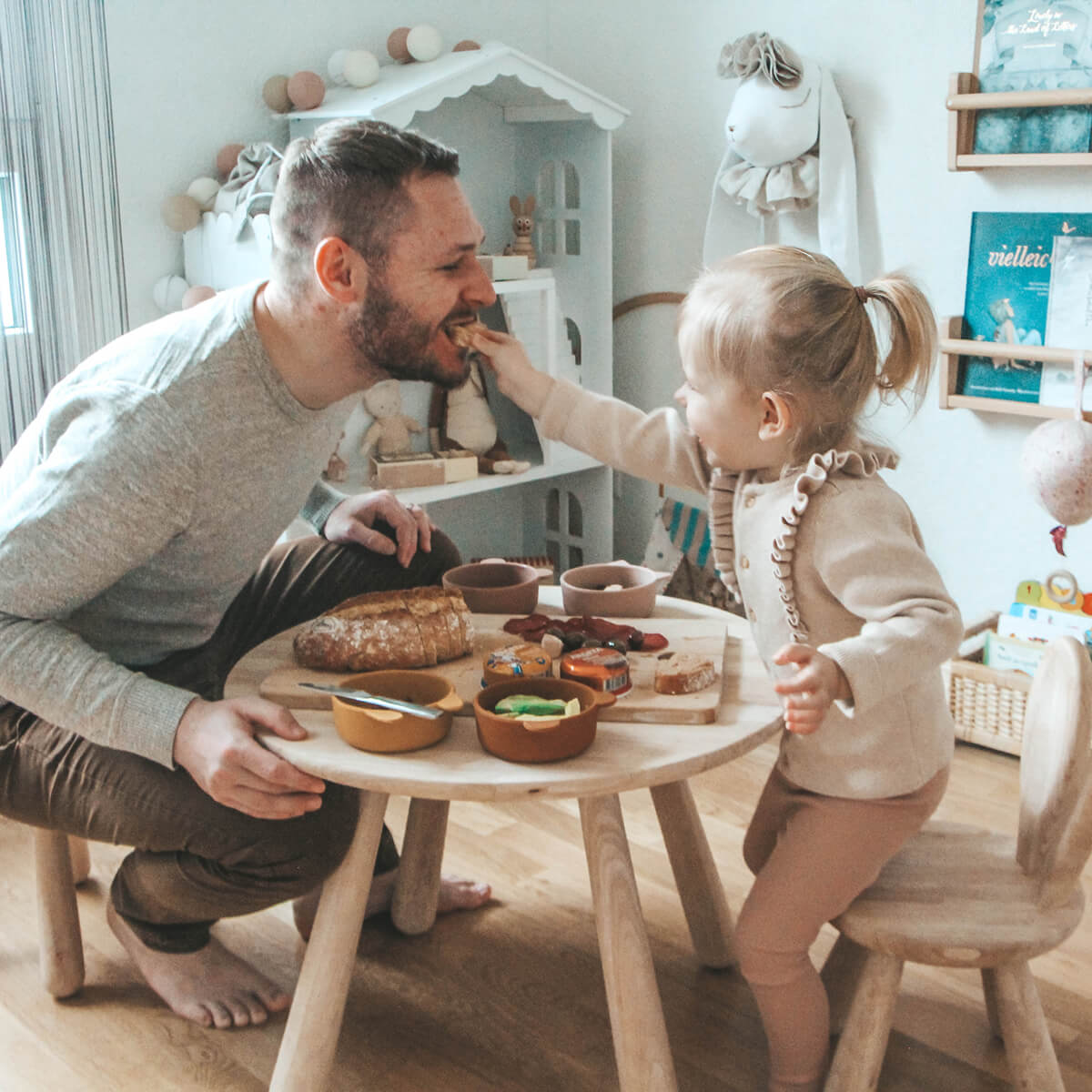 Tebe, tvoje najbližje in še mnoge druge že več kot 50 let postavljamo v <br />središče našega delovanja.